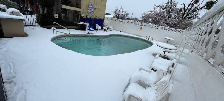 雷德布拉夫速8酒店(Super 8 by Wyndham Red Bluff)图片