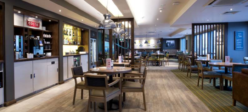 普瑞米尔奇平诺顿酒店(Premier Inn Chipping Norton)图片