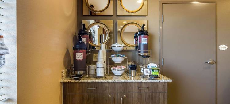 米德兰 I-20 郊区开放式客房(Suburban Studios Midland I-20)图片