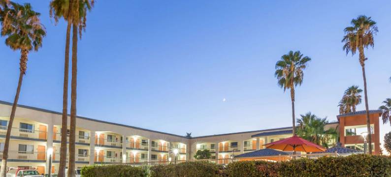 贝克斯菲尔德-中心速8酒店(Super 8 by Wyndham Bakersfield/Central)图片