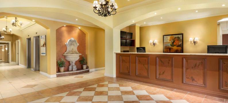 尼亚加拉瀑布旁中心街戴斯套房酒店(Days Inn by Wyndham Niagara Falls Centre St. by the Falls)图片