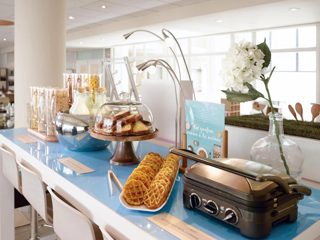 Novotel London Heathrow Airport T1 T2 and T3 Hotel Over view