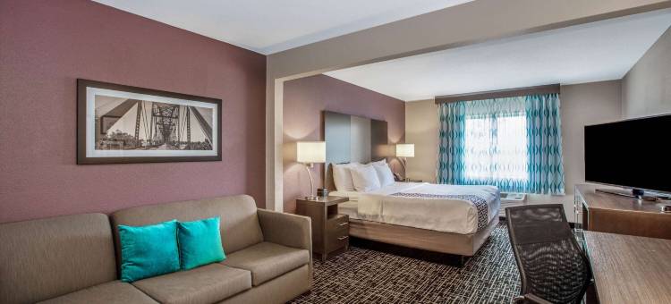 费耶特维尔拉昆塔温德姆套房酒店(La Quinta Inn & Suites by Wyndham Fayetteville)图片