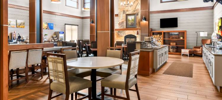 芒特艾恩-弗吉尼亚舒适套房酒店(Comfort Inn & Suites Mountain Iron and Virginia)图片