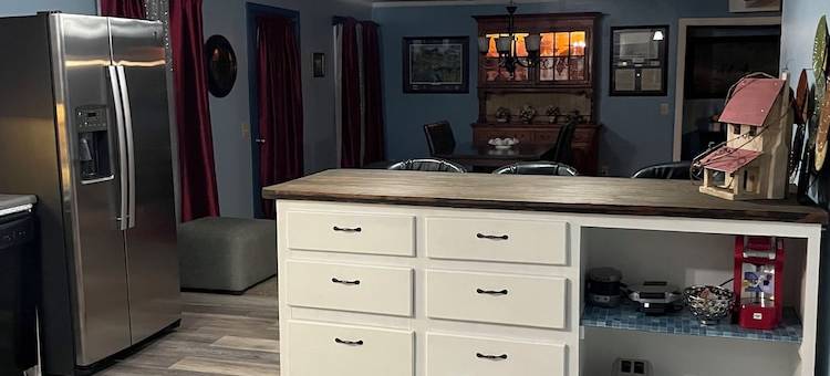 2 bdrm, sleeps 7 apartment. Pet friendly. Pool onsite. Outdoor grill. Hazard, KY图片