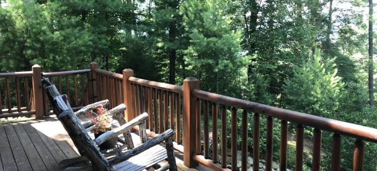 莱克城豪华(热水浴缸、私人船位、绝美山景)木屋，可住10人(Luxury Lake Chalet Hot Tub Private Boat Slip  Amazing Mountain View’s Sleeps 10)图片
