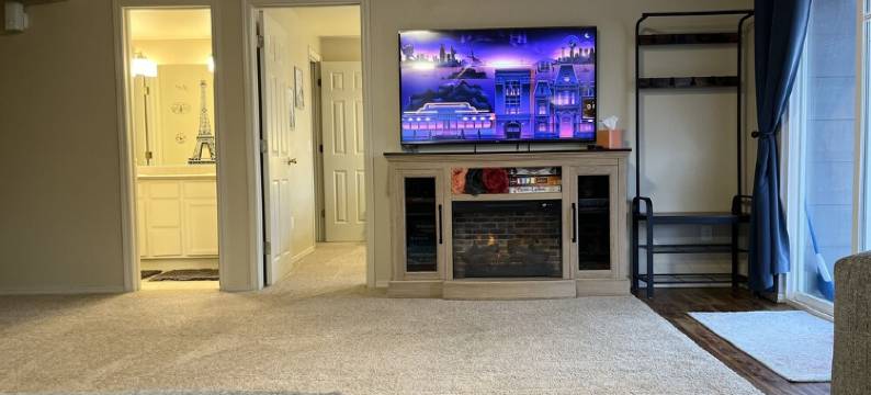 Family Time Basement Suite-Hot Tub, Playroom, Views, Yard, Fire Pit图片