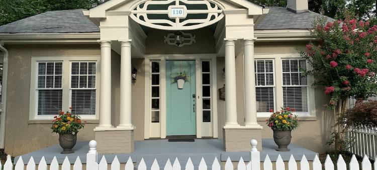 Picket Fence~步行可达MTSU和历史悠久的市中心广场乡村别墅!(Picket Fence Cottage~ Walk to Mtsu and the Historic Downtown Square!)图片