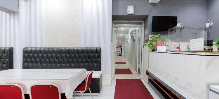 贡图尔拉亚塞蒂亚布迪红多兹Plus酒店(RedDoorz Plus @ Guntur Raya Setiabudi)图片