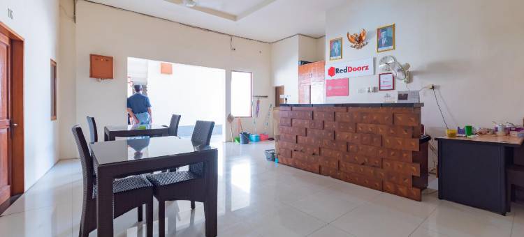 红多兹酒店-近帕萨帕吉西里邦2号(RedDoorz Near Pasar Pagi 2 by Cassana)图片