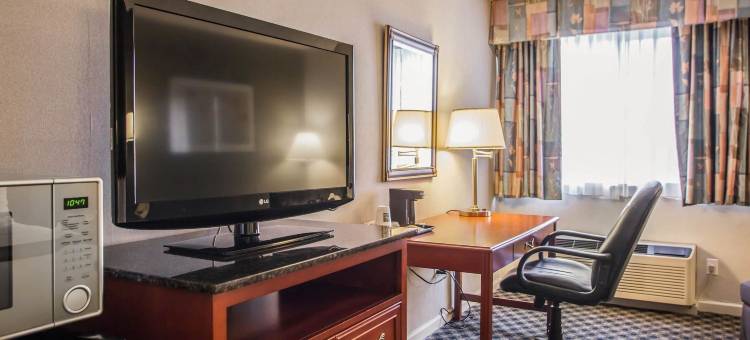 西芝加哥圣查尔斯凯艺套房酒店(Quality Inn and Suites St Charles -West Chicago)图片