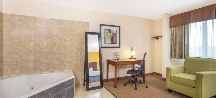 迪比克呗盟套房酒店(Baymont by Wyndham Dubuque)图片