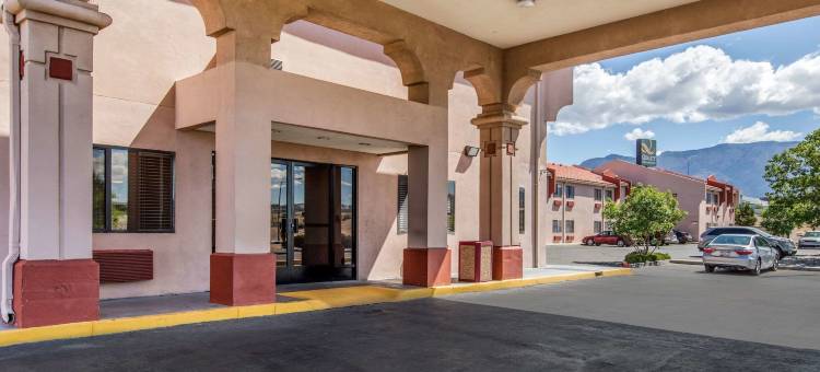 阿尔伯克基北凯艺套房酒店-近气球嘉年华公园(Quality Inn & Suites Albuquerque North near Balloon Fiesta Park)图片