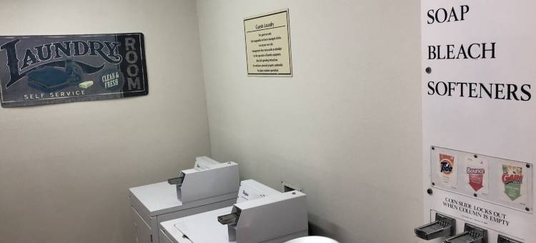 Suburban Studios Brunswick I-95图片