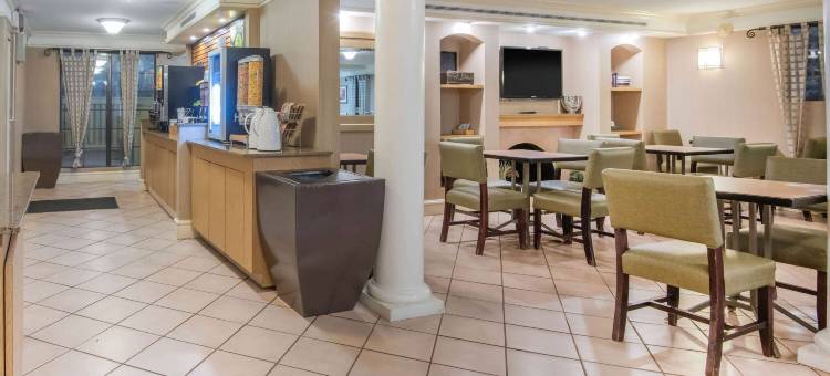 科罗拉多斯普林斯众神花园拉昆塔温德姆酒店(La Quinta Inn by Wyndham Colorado Springs Garden of the Gods)图片