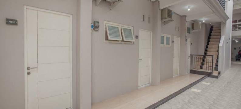 红多兹酒店-近泗水西普拉高尔夫球场(RedDoorz Near Ciputra Golf Surabaya)图片