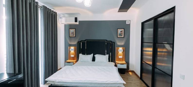 白色酒店(White Hotel)图片