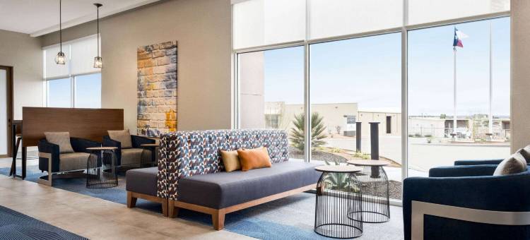 德尔里奥温德姆拉昆塔套房酒店(La Quinta Inn & Suites by Wyndham Del Rio)图片