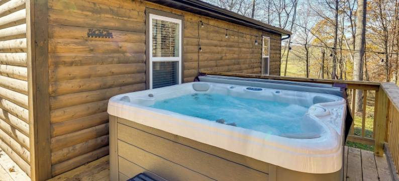 宁静的洛根度假屋，带热水浴缸和观星穹顶(Serene Logan Retreat w/ Hot Tub & Stargazing Dome)图片