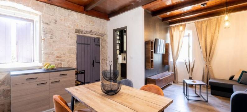 Stone House Prapatna-Two Bedroom Holiday Home with Swimming Pool图片