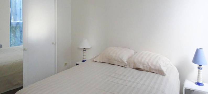 Stone House by Les Godelins Beach, Goëlo Coast图片