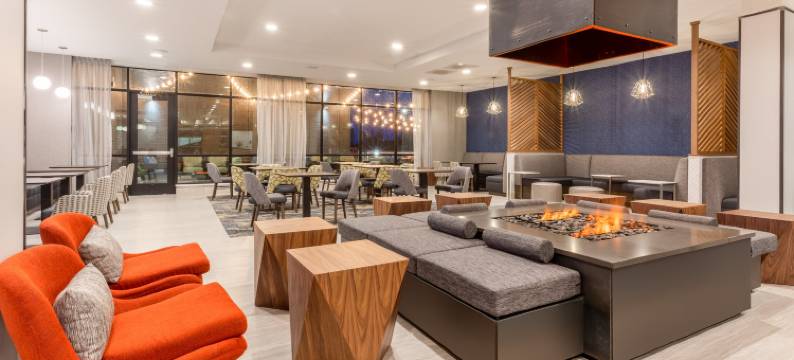 洲际酒店集团锡达福尔斯假日酒店及套房 - 滑铁卢活动中心(Holiday Inn & Suites CEDAR FALLS-WATERLOO EVENT CTR by IHG)图片