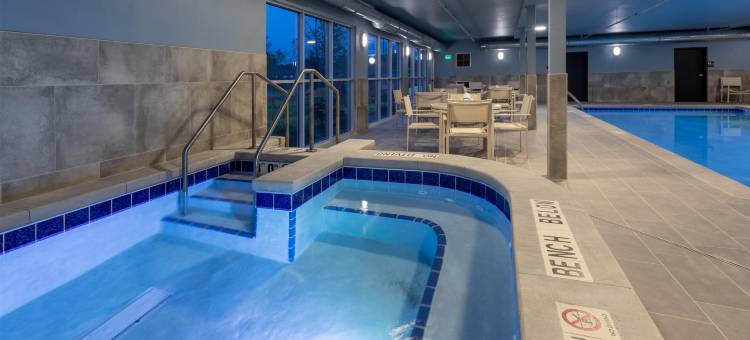 考卡纳的格兰德斯泰酒店及套房(GrandStay Hotel & Suites Kaukauna)图片
