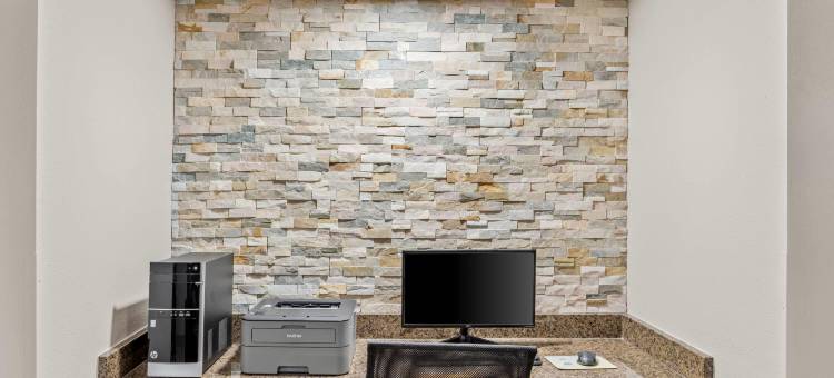 德梅因机场戴斯套房酒店(Days Inn & Suites by Wyndham des Moines Airport)图片