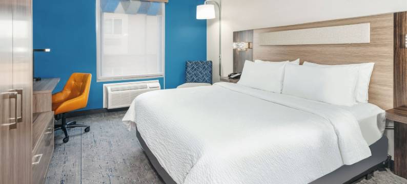 智选假日套房酒店布卢明顿市中心 - 正常(Holiday Inn Express & Suites BLOOMINGTON - NORMAL by IHG)图片