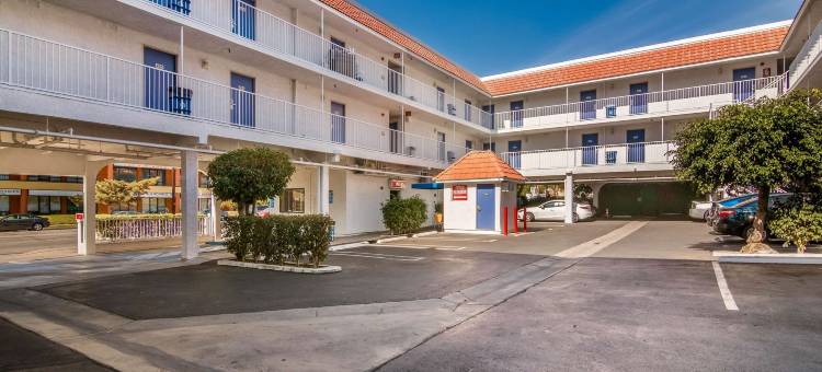 加利福尼亚蒙特利公园 Motel 6 酒店(Motel 6 Monterey Park, CA)图片