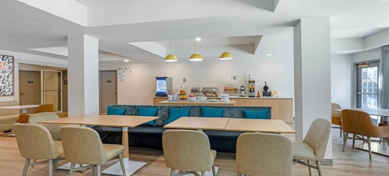 比福德靠近乔治亚购物中心的康福特酒店及套房(Comfort Inn & Suites Buford Near Mall of Georgia)图片