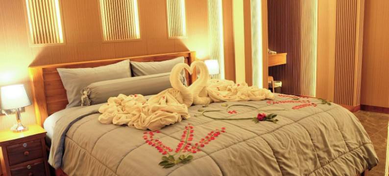 靠近步行街的私人按摩浴缸泳池套房(Private Jacuzzi Pool Suite Near Walking Street)图片