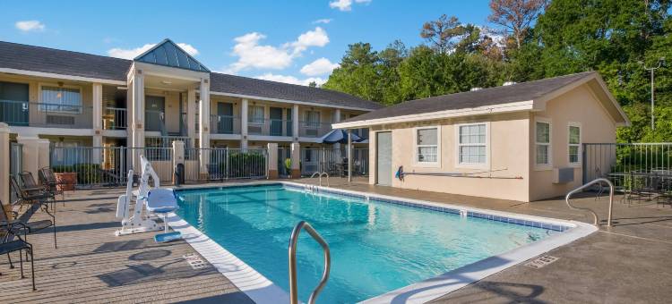 拉夫金凯艺套房酒店(Quality Inn & Suites Lufkin)图片