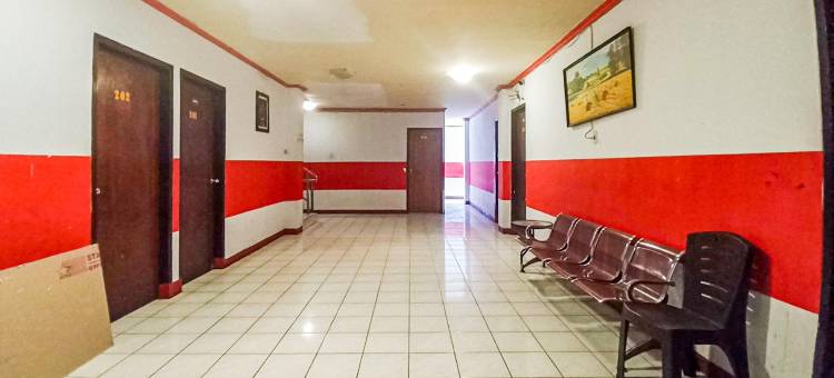RedDoorz Near Sam Ratulangi图片