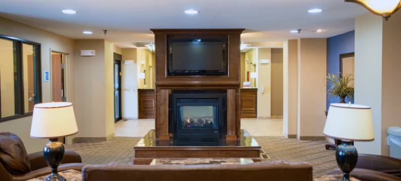 Holiday Inn Express 魔鬼湖(Holiday Inn Express DEVILS LAKE by IHG)图片