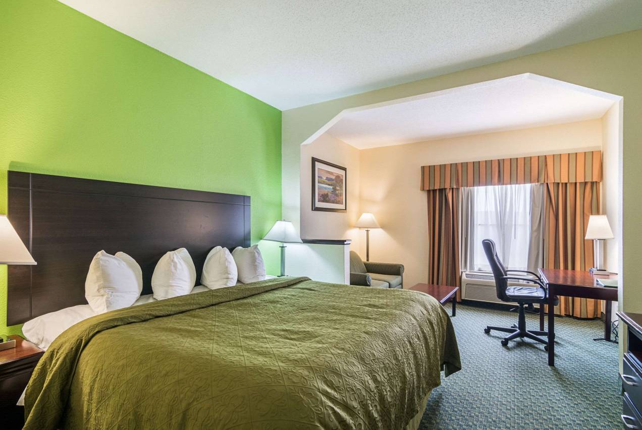 品质酒店及套房-近I-80和I-294(Quality Inn & Suites Harvey - Chicago Southland)