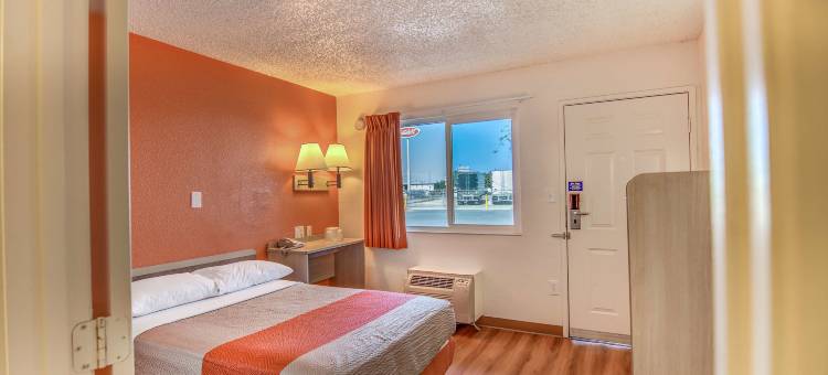 斯托克顿宪章路西6号汽车旅馆(Motel 6 Stockton, CA - Charter Way West)图片