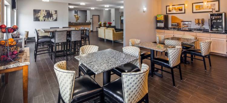 马科姆贝斯特韦斯特优质酒店(Best Western Macomb Inn)图片