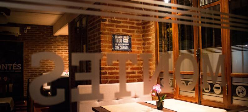 Montes Hosteria & Bar Cafe图片