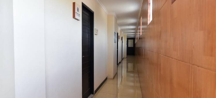 红多兹Plus酒店-巴厘岛画廊2号商城(RedDoorz Plus Near Mall Bali Galeria 2)图片