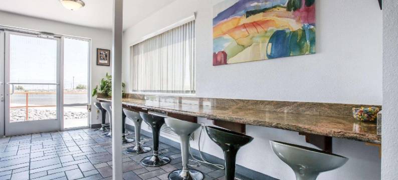 温德姆戴斯酒店-里奇克雷斯特靠近中国湖海军基地(Days Inn by Wyndham Ridgecrest Near China Lake Naval Station)图片