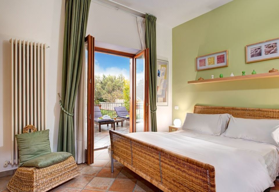 Vesuvilla Hotel Overview