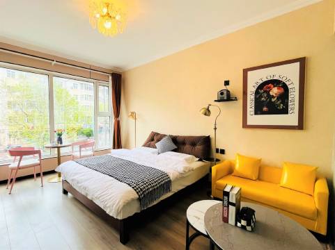 酉宿致瑰民宿(青岛火车站栈桥店)