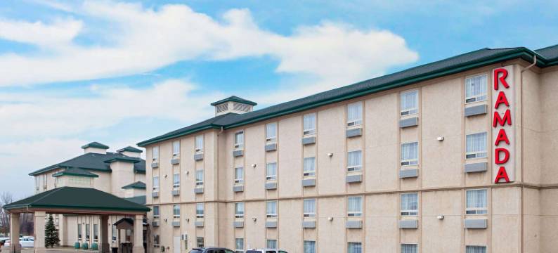 红鹿华美达套房酒店(Ramada by Wyndham Red Deer Hotel and Suites)图片