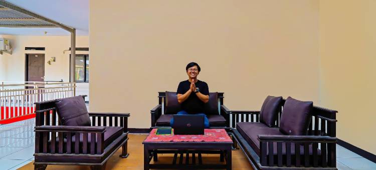 红多兹芝勒邦穆罕默迪亚大学沙里亚酒店(RedDoorz Syariah Near Universitas Muhammadiyah Cirebon)图片