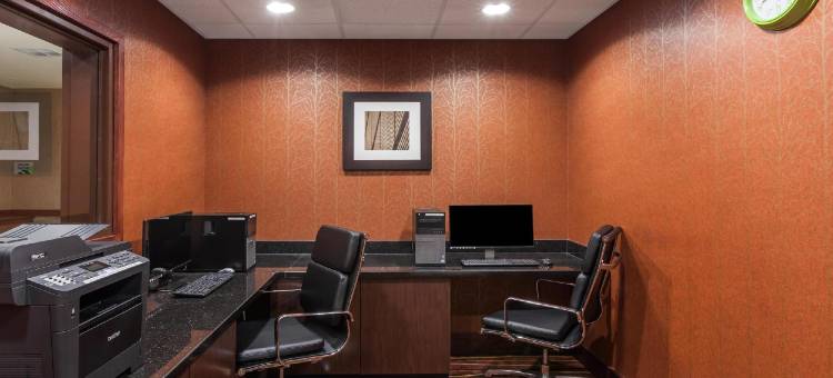 塔尔萨中城拉昆塔温德姆套房酒店(La Quinta Inn & Suites by Wyndham Tulsa Midtown)图片