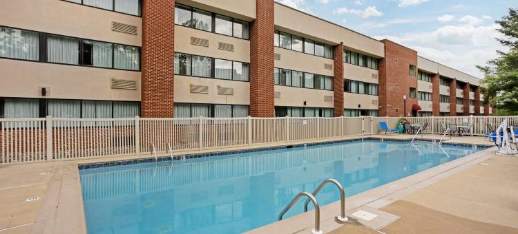 雷丁贝斯特韦斯特优质套房酒店(Best Western Plus Reading Inn  Suites)图片