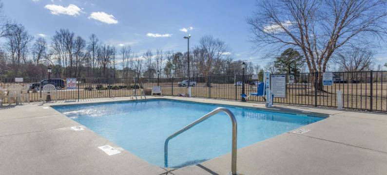 威尔逊凯-I-95富套房酒店(Comfort Suites Wilson - I - 95)图片