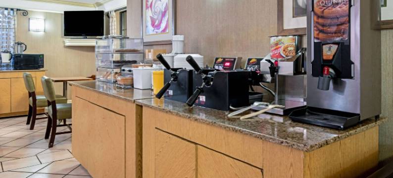 阿马里洛市中心拉昆塔温德姆酒店(La Quinta Inn by Wyndham Amarillo Mid-City)图片