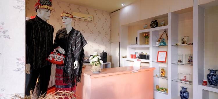 RedDoorz Plus-弗洛伦斯·隆班·托宾路-西博尔加(RedDoorz Plus @ Jalan FL Lumban Tobing Sibolga)图片